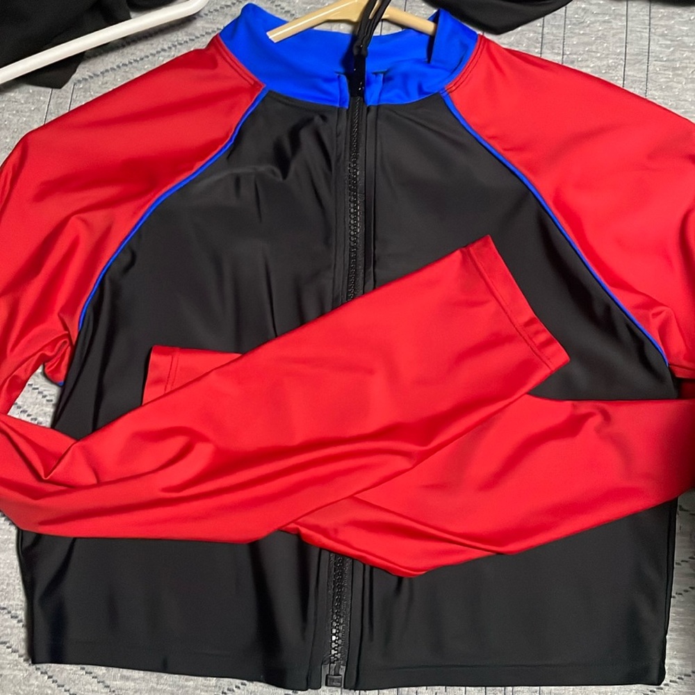 82% nylon 18% spandex